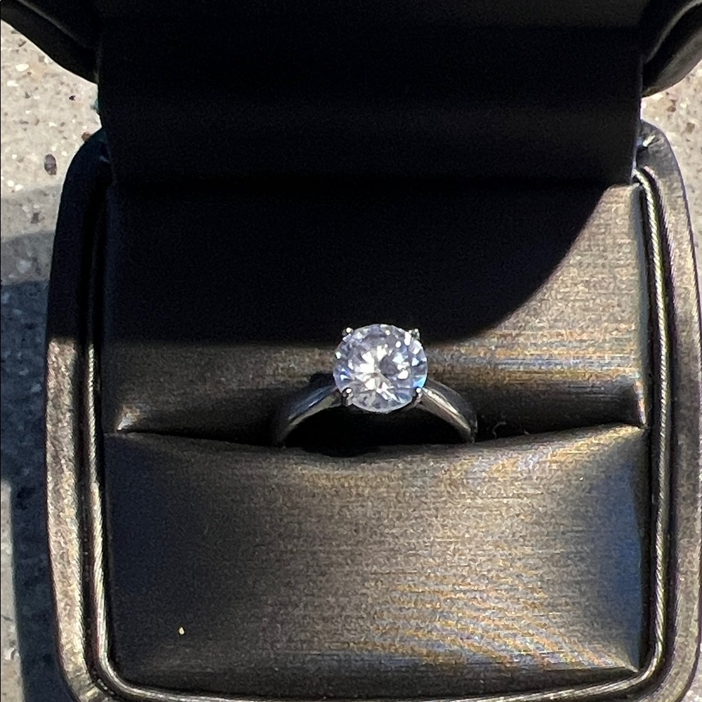 Classic Solitaire Round-Cut Silver Ring - Clear